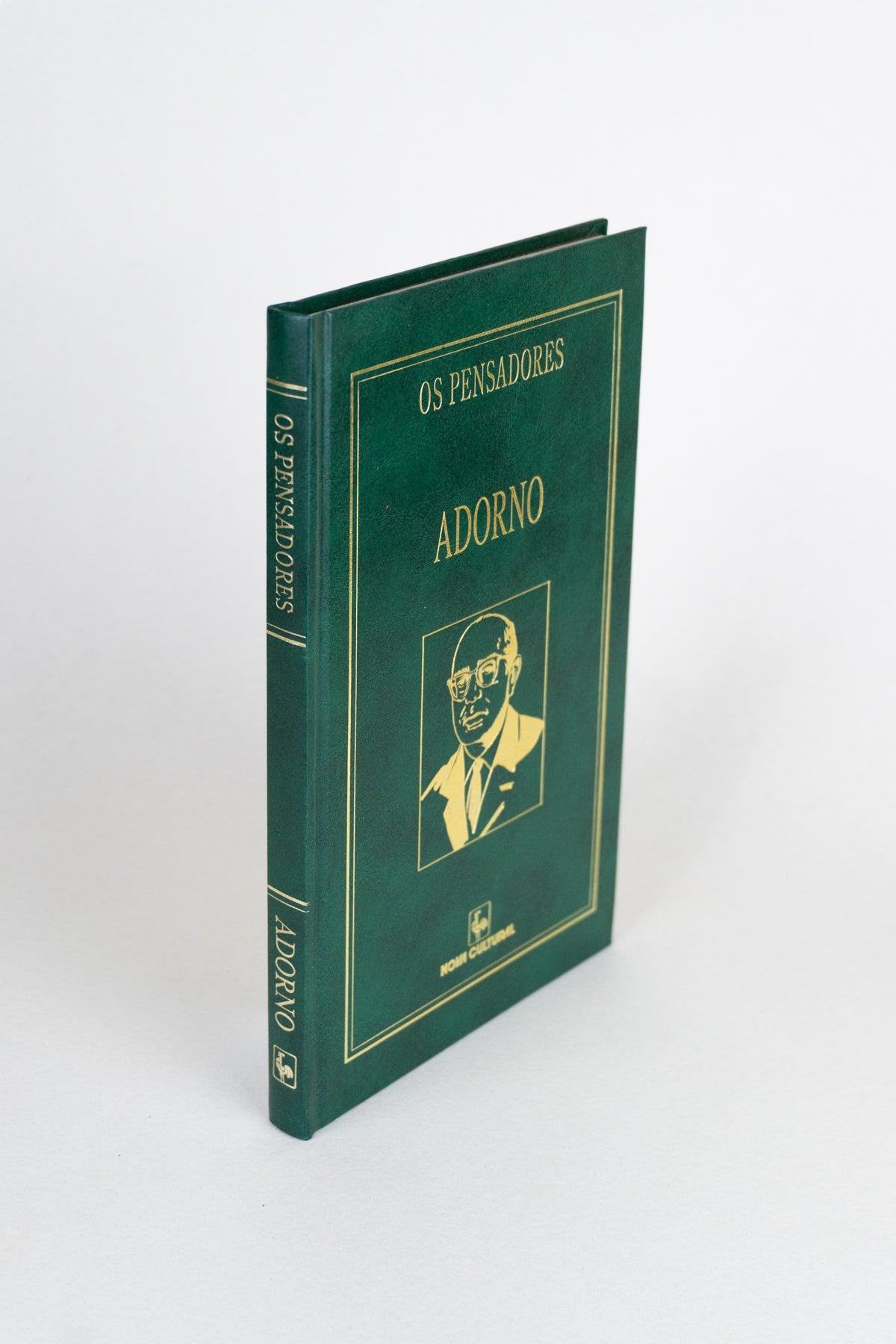 Theodor W. ADORNO — Os Pensadores