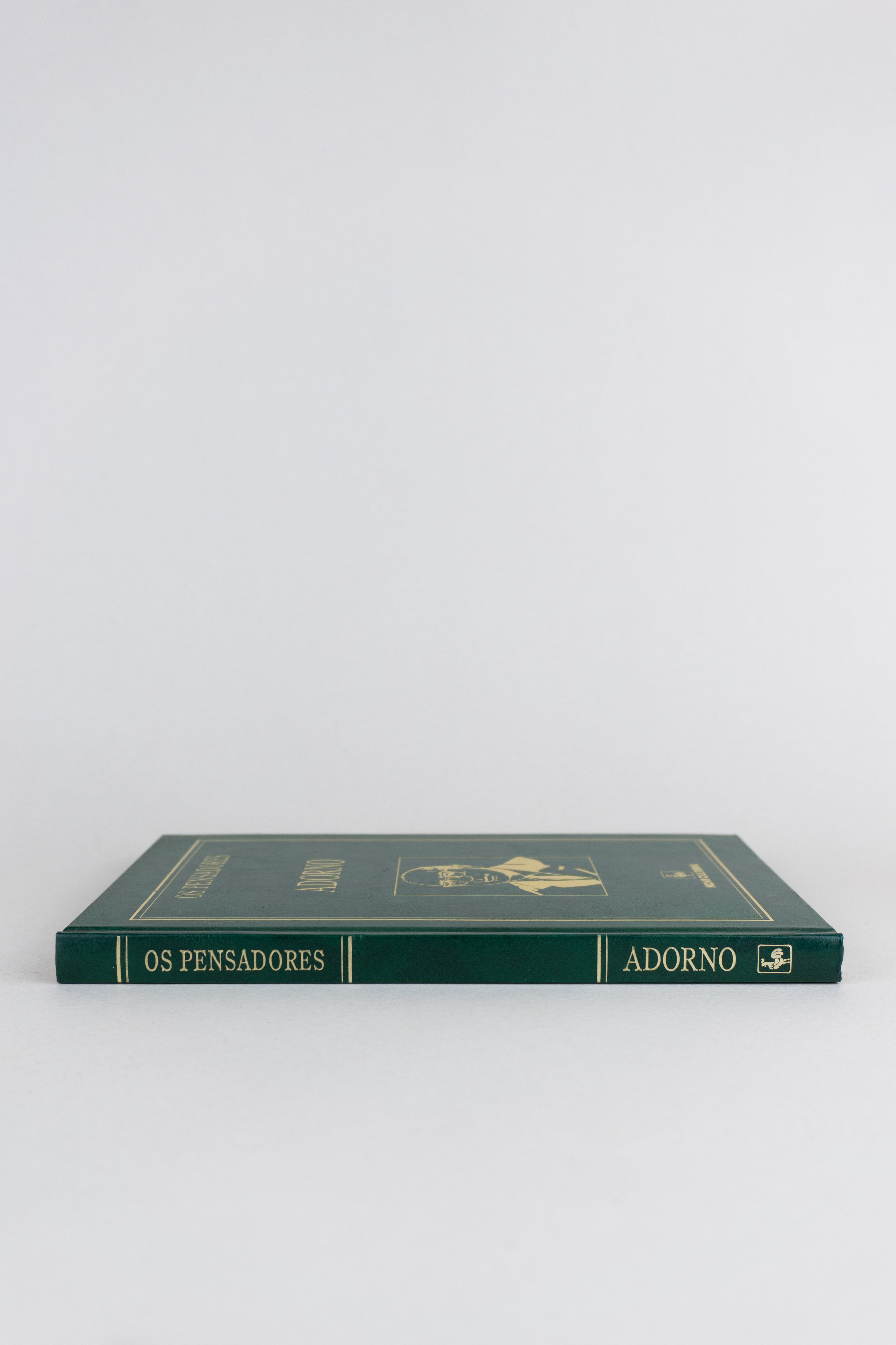 Theodor W. ADORNO — Os Pensadores