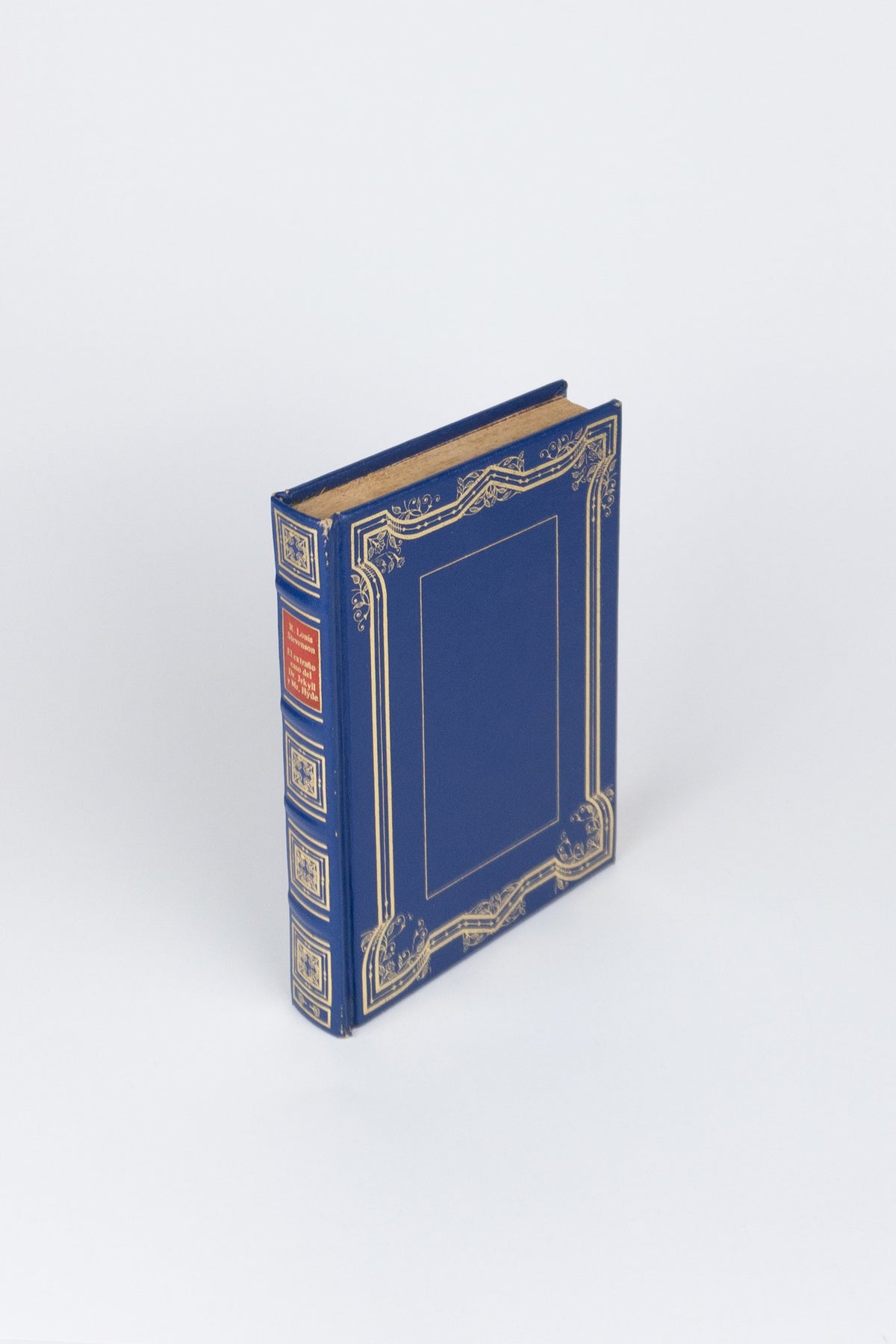 El Extraño Caso del Dr. Jekyll y Mr. Hyde / Olalla / El Tesoro de Franchard — ROBERT LOUIS STEVENSON