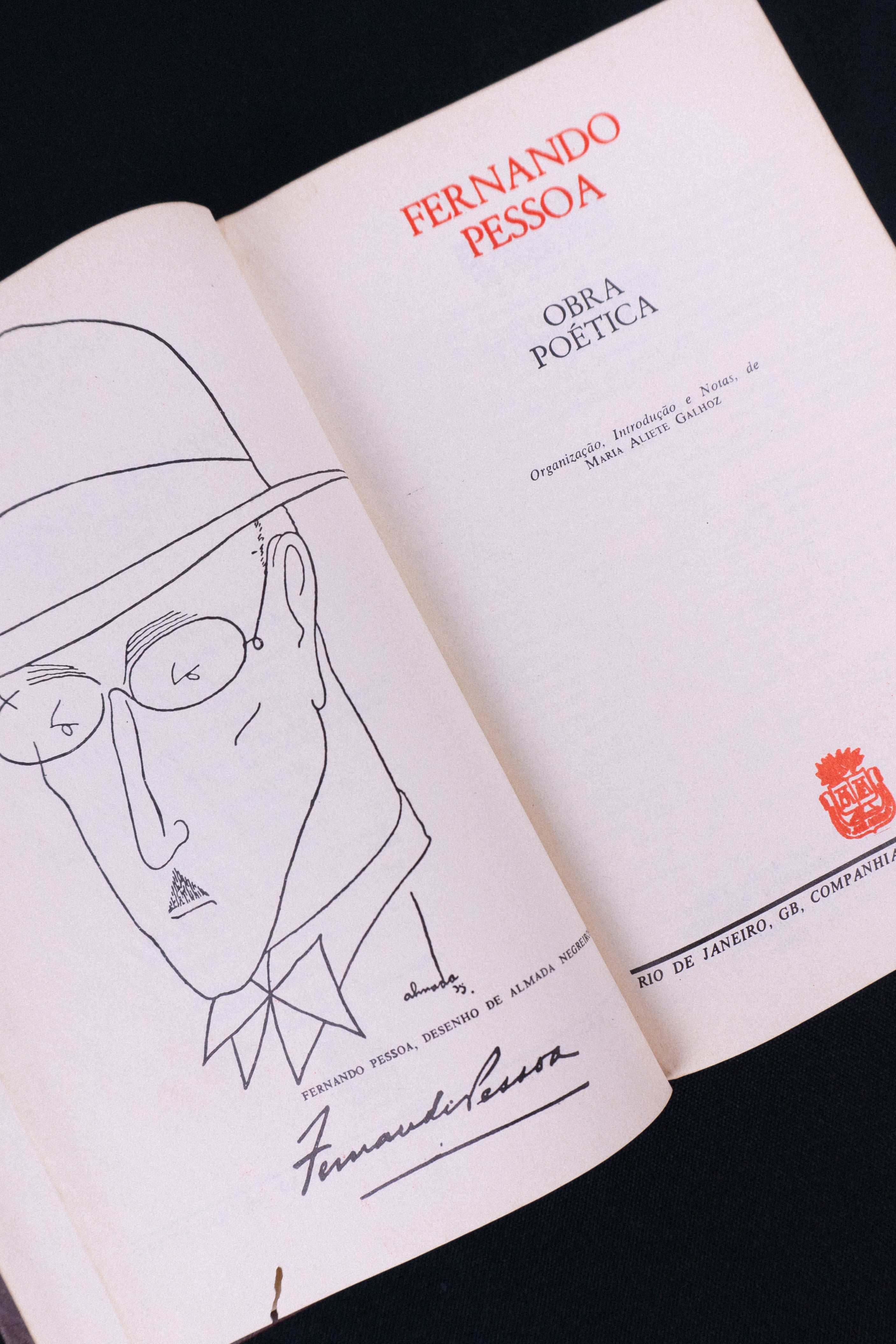 Obra Poética — FERNANDO PESSOA (com marcas do tempo)