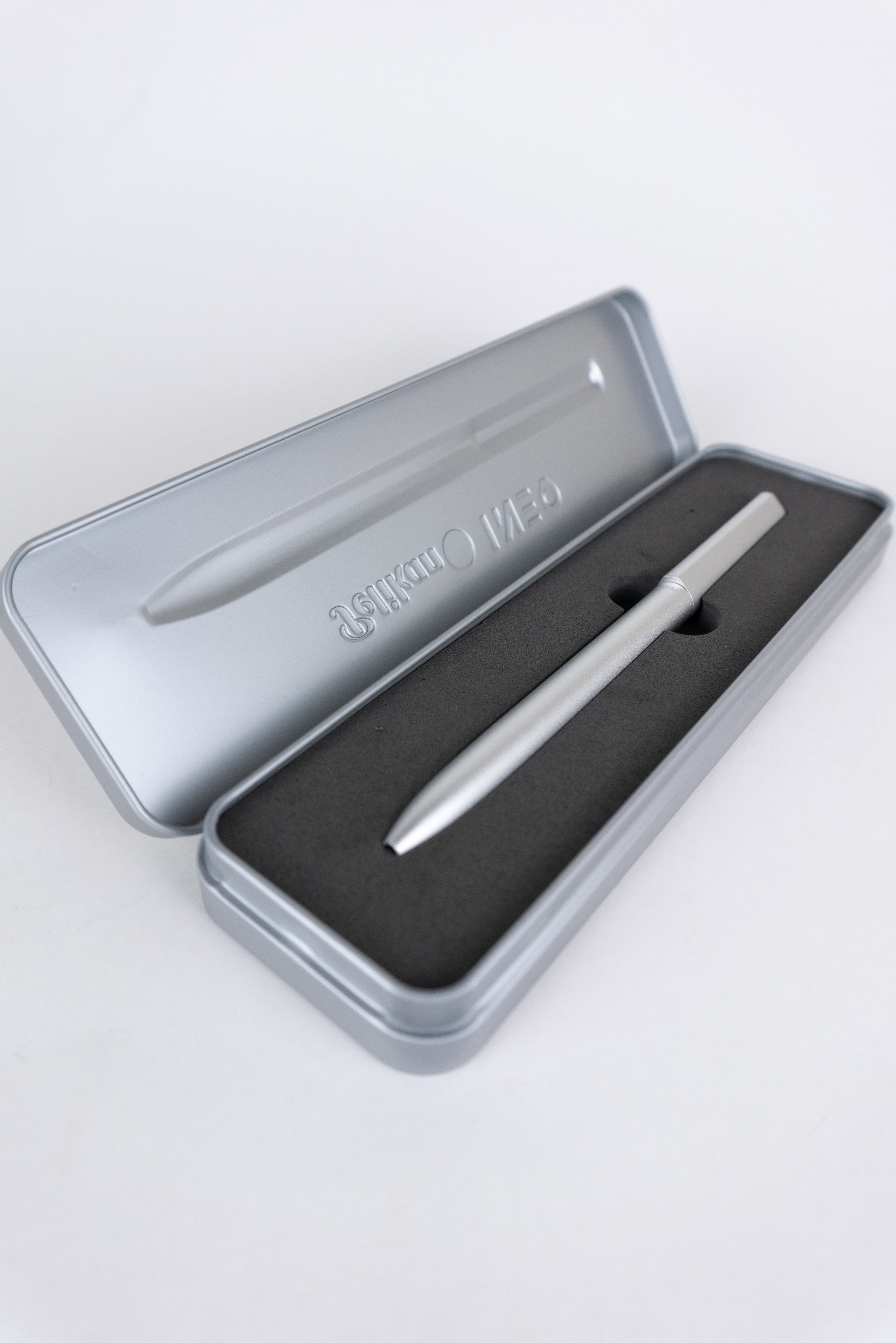 Caneta Esferográfica — Pelikan INEO CLEARING BREEZE